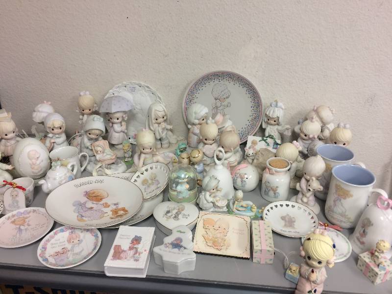 lot 2 image: Precious Moments - HUGE Lot