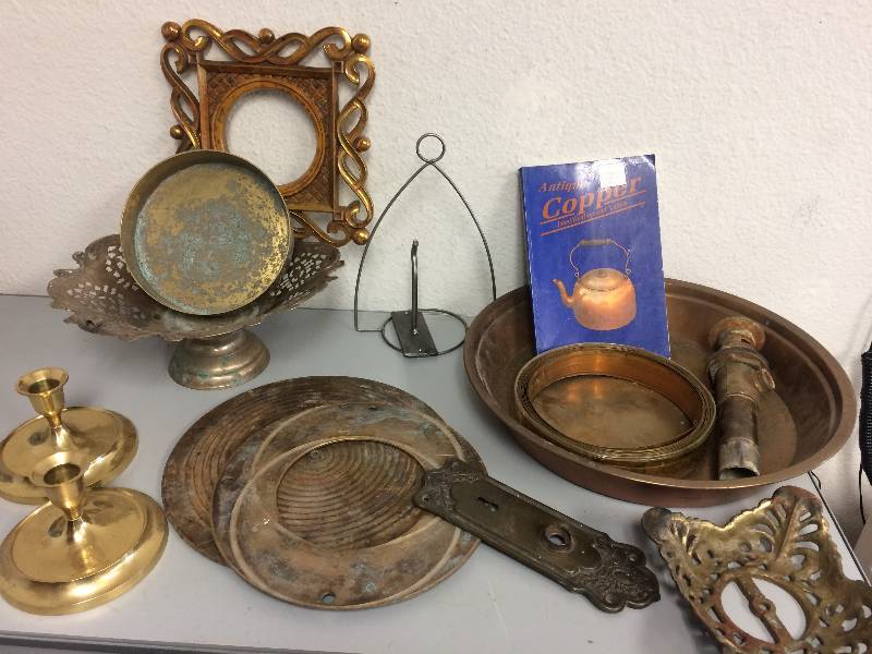 lot 16 image: Assorted Vintage Copper Items
