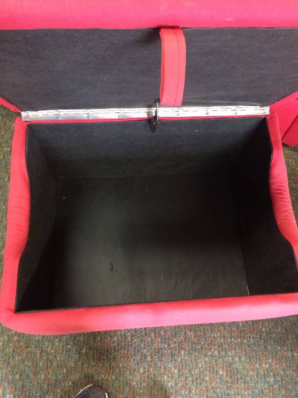lot 71 image: Kids Case IH Recliners and Toy Box