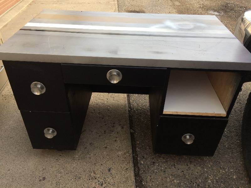 lot 67 image: Work Desk