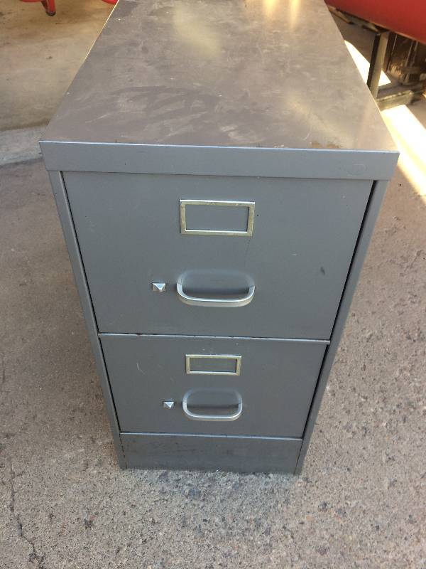 lot 78 image: 2 Drawer File Cabinet