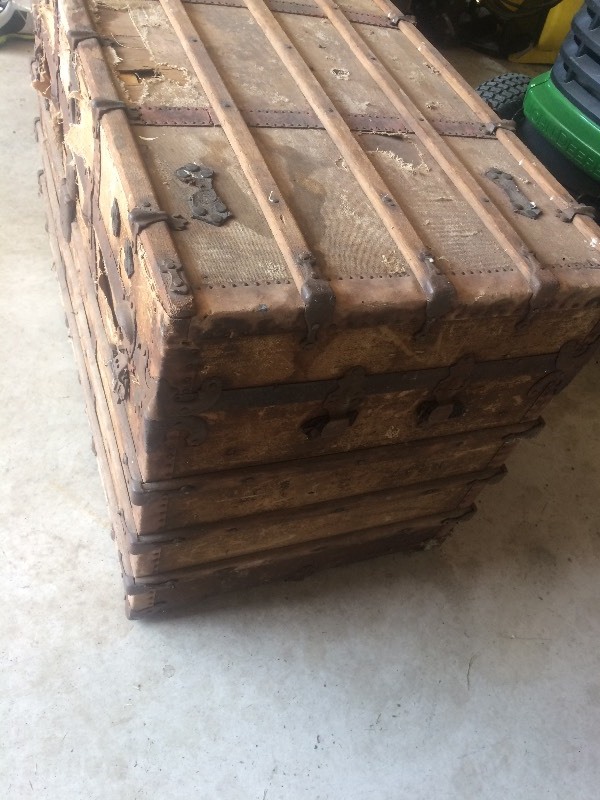 lot 79 image: Antique Dewars Brothers Steamer Trunk