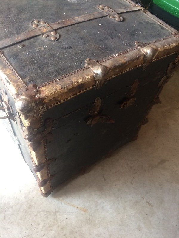 lot 80 image: Antique F.W. Gromm Steamer Trunk