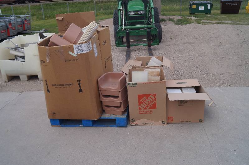 lot 6 image: Cappacino Tanks & More