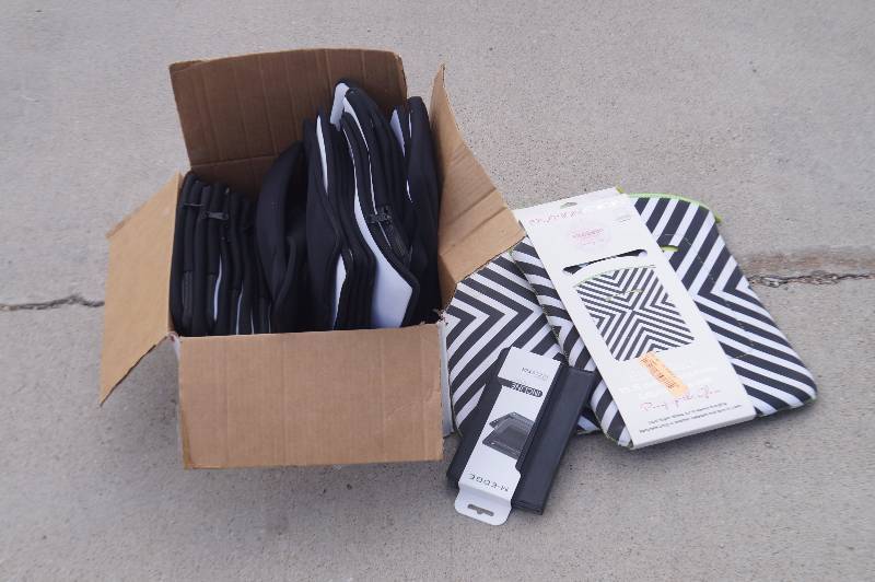 lot 20 image: LaptopiPad Cases