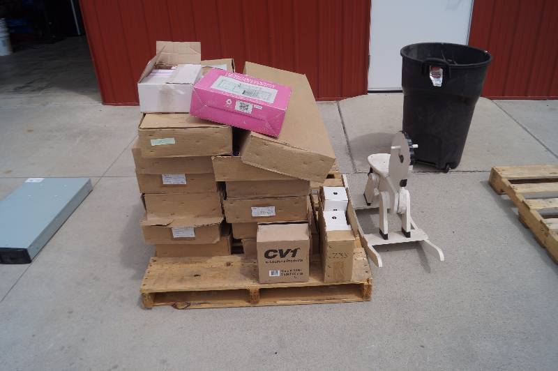 lot 25 image: NEW Clocks, Cups & Knick Knacks