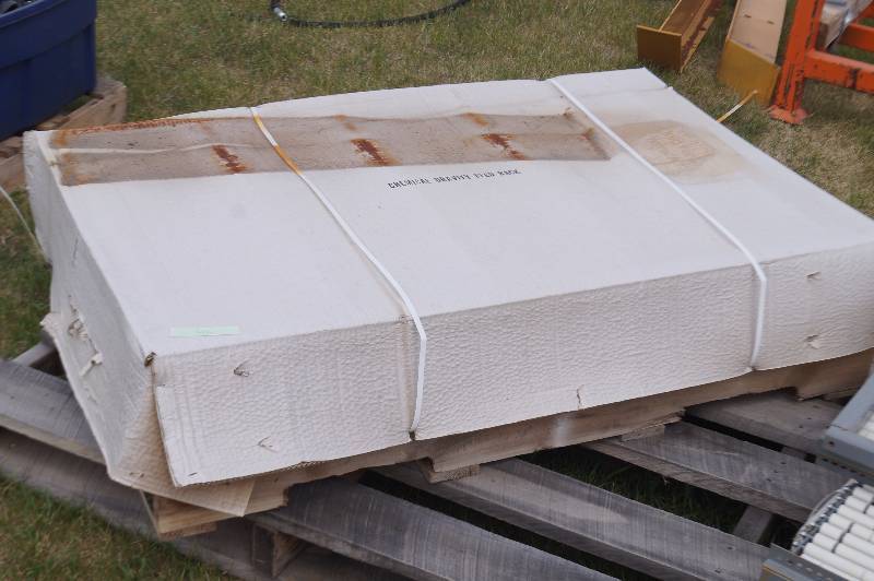 lot 43 image: Gravity Feed Racks