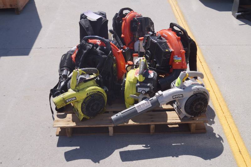 lot 55 image: Pallet of Blowers