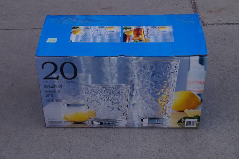 lot 64 image: GlassTumbler Set