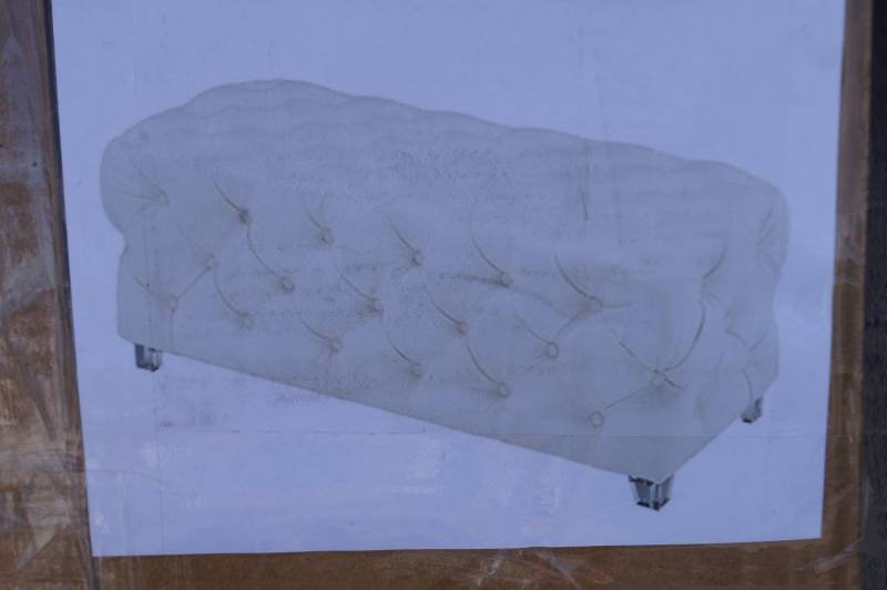 lot 101 image: Ottoman