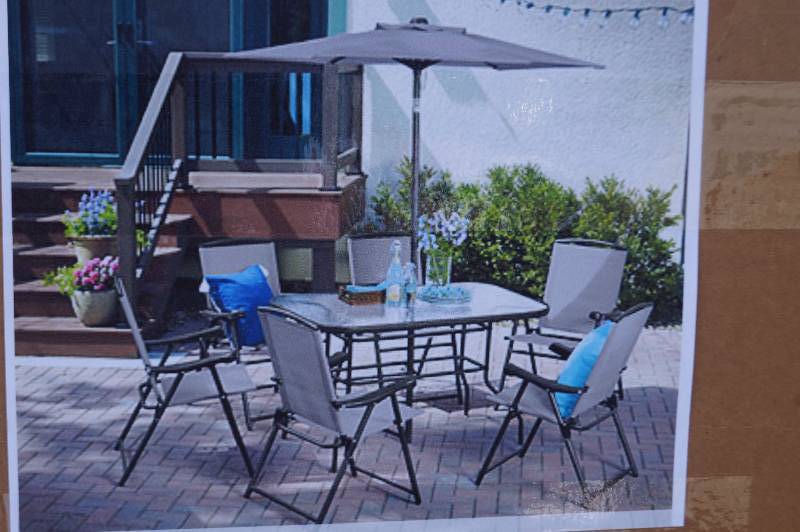 lot 102 image: Patio Dining Set