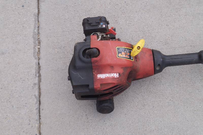 lot 156 image: Weed Wacker