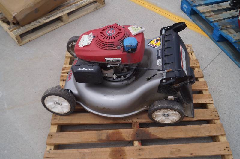 lot 158 image: Honda Mower