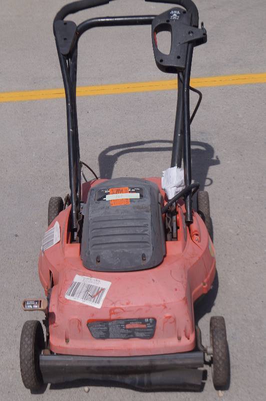 lot 161 image: Black & Decker Electric Mower