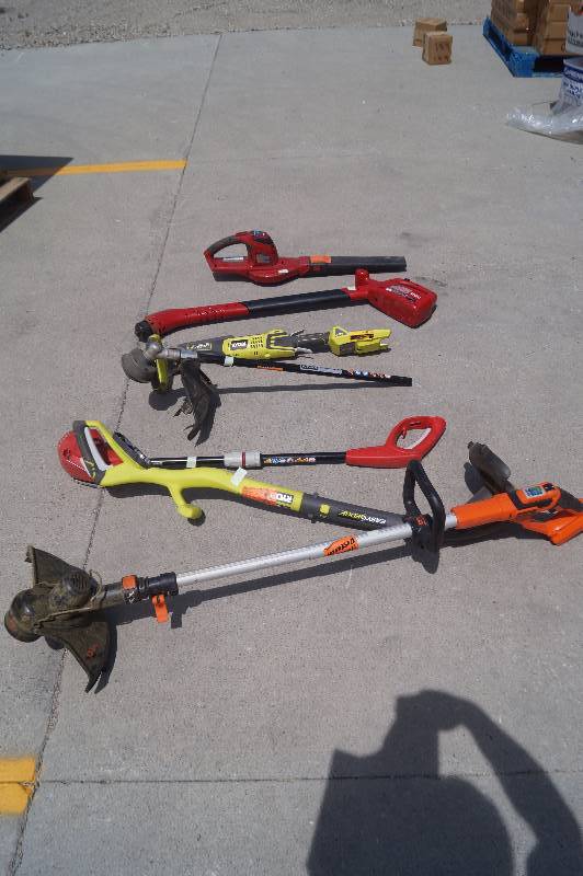 lot 162 image: Weed WackersBlowers