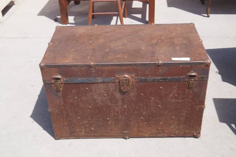lot 171 image: Antique Chest