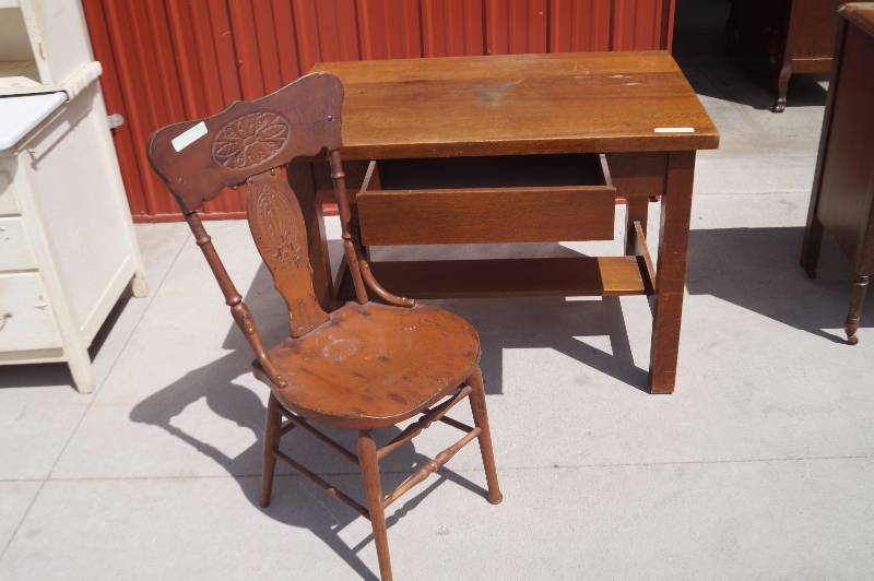 lot 172 image: Antique Chair & Desk