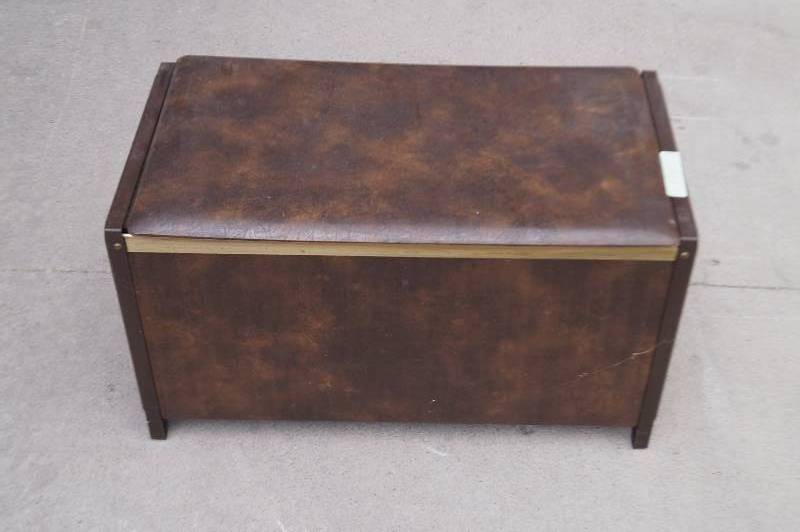 lot 175 image: Chest