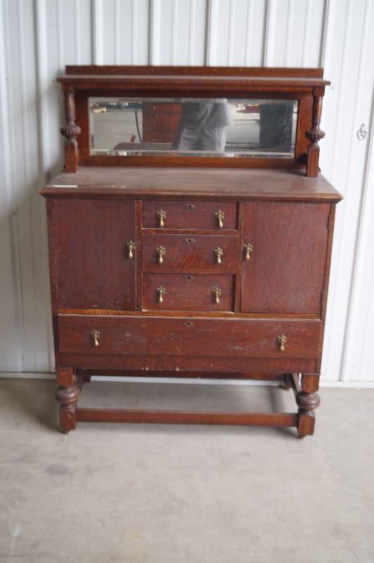 lot 179 image: Antique Dresser