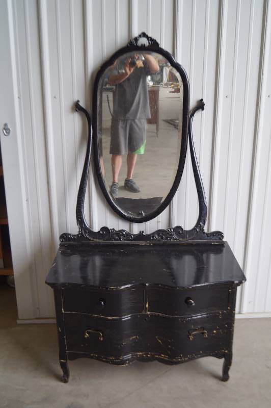 lot 180 image: Antique Dresser With Mirror