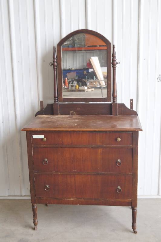 lot 181 image: Antique Dresser With Mirror