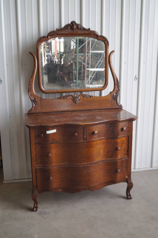 lot 182 image: Antique Dresser With Mirror