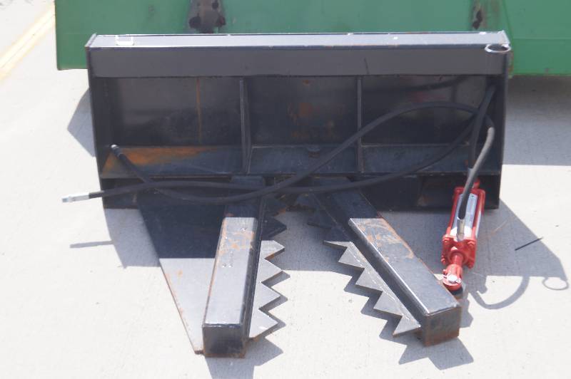 lot 202 image: TreePost Puller