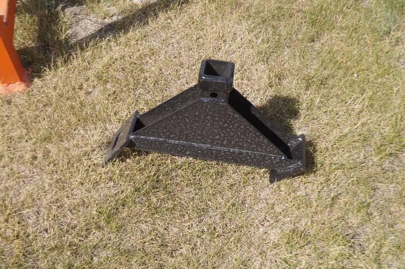 lot 204 image: Skid Steer Quick Attach Receiver Hitch Adapter