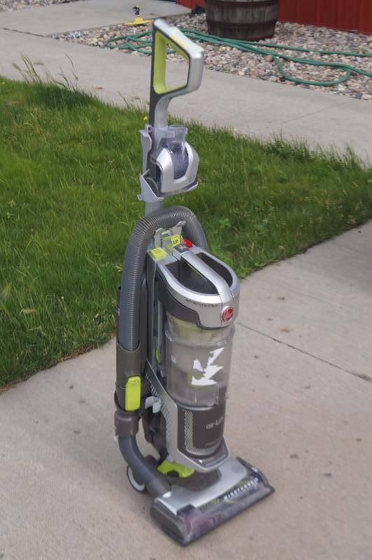 lot 210 image: Hoover Air Lift Vacuum