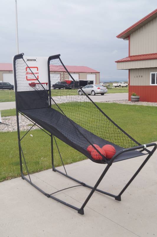 lot 216 image: Snap-On Electronic Basketball Hoop