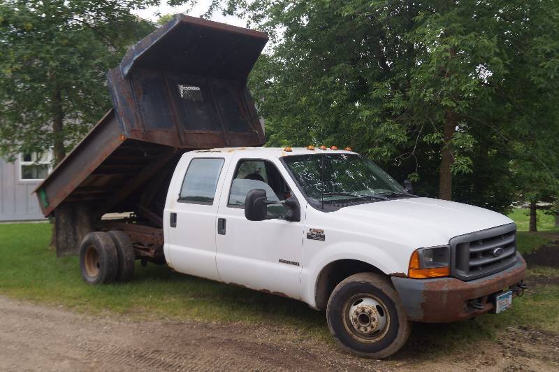 lot 1 image: Ford F-350 crew cab with dump box