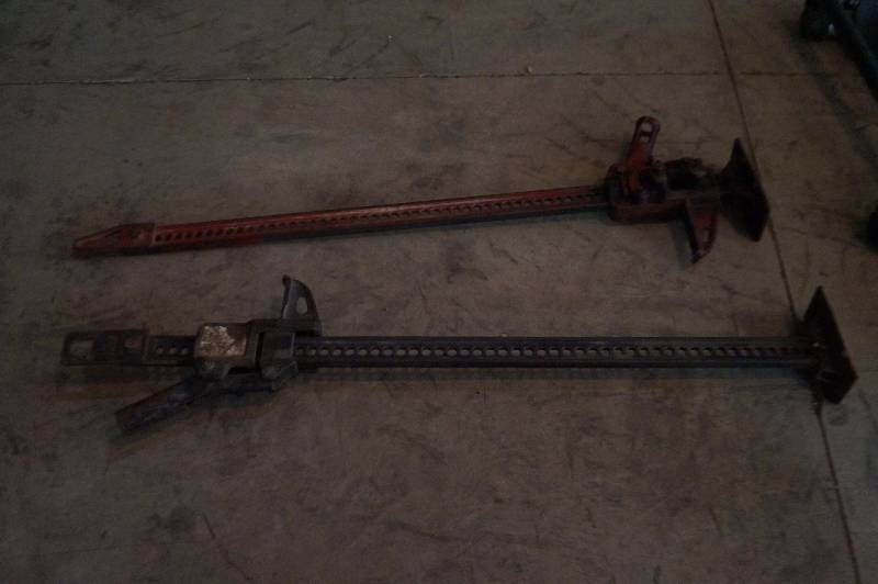 lot 12 image: Handy Man Jacks