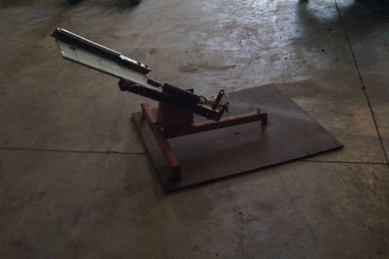 lot 15 image: Clay Pigeon Thrower