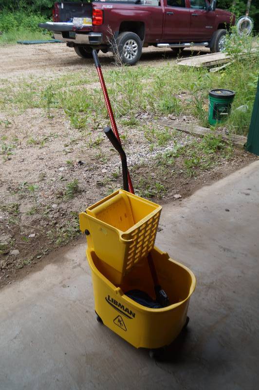 lot 30 image: Mop BucketMop