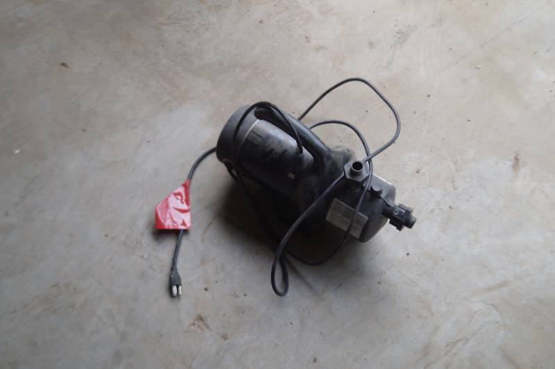 lot 31 image: Portable Utlity Pump
