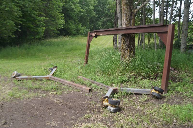 lot 37 image: Rolling Hoist Frame