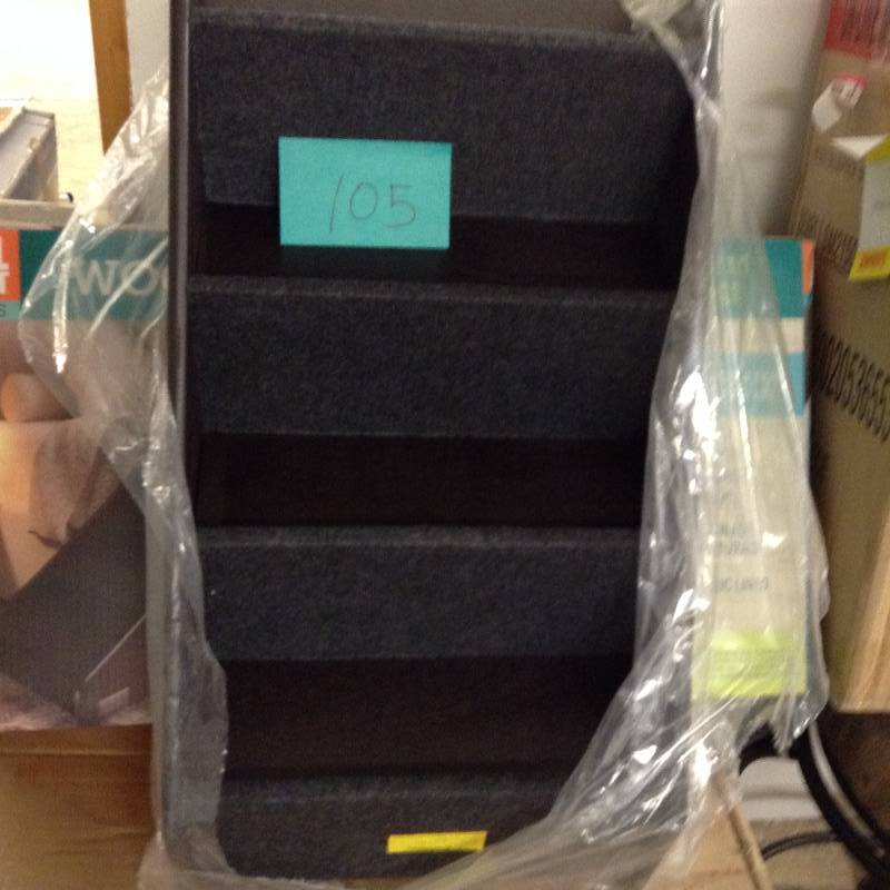 lot 105 image: Animal Planet Pet Stairs
