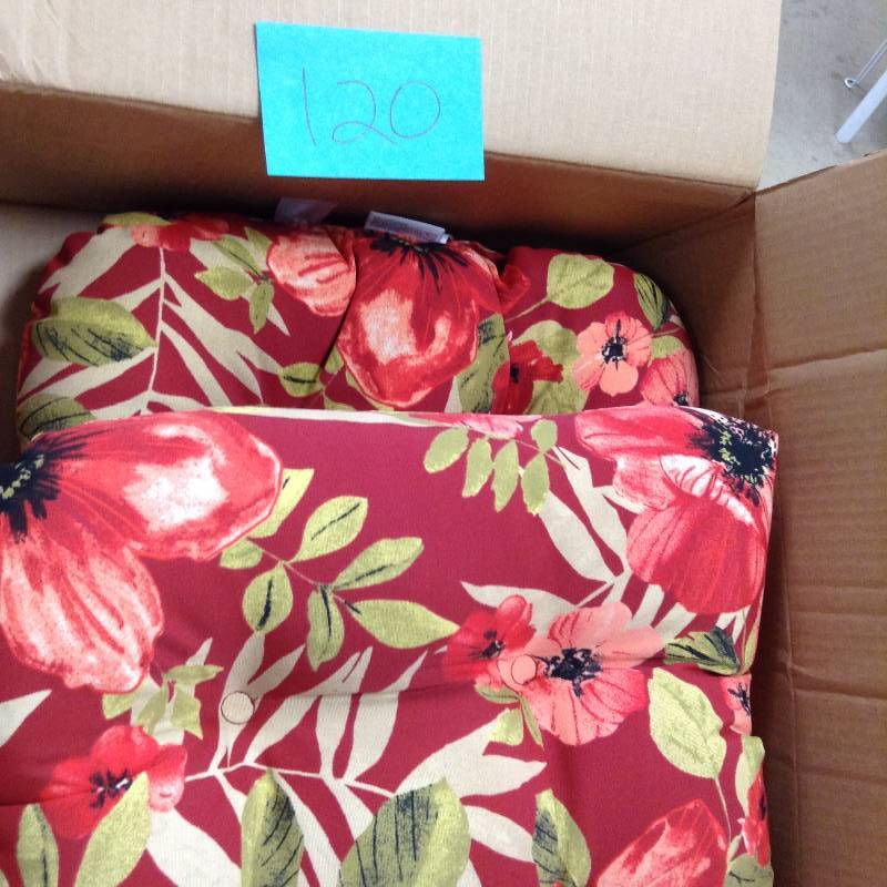 lot 120 image: Hampton Bay Chili Tropical Blossom Tufted Outdoor Seat Pad (2-Pack) New