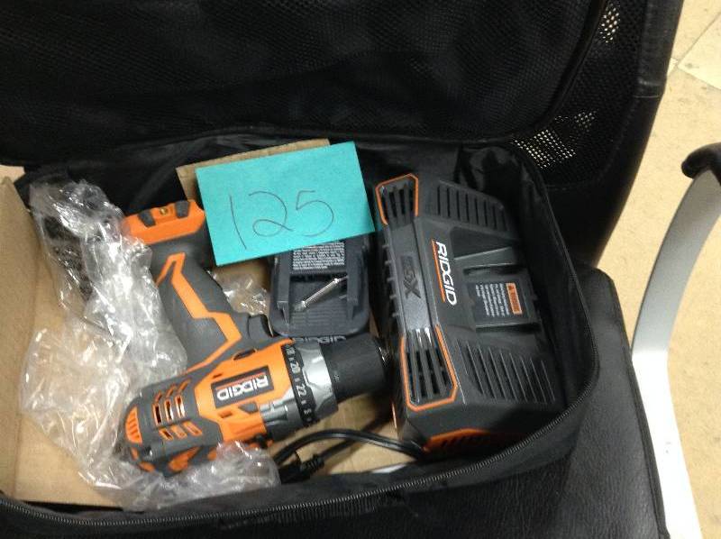lot 125 image: Ridgid R86008 18V (18 Volt) Lithium Ion Compact 12 Cordless Drill Driver battery and charger