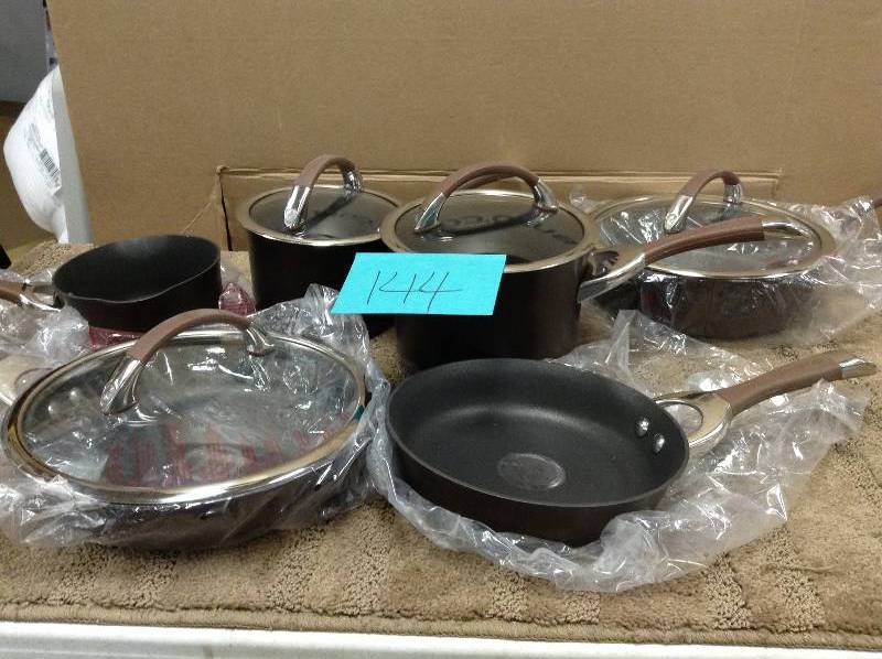lot 144 image: Set Of Circulon Cookware 10 Pcs