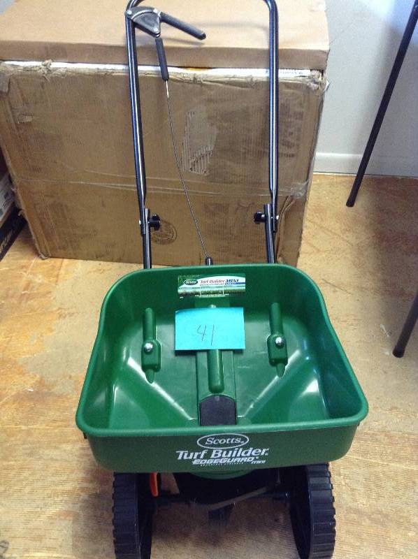 lot 41 image: Scotts  Turf Builder broadcast spreader