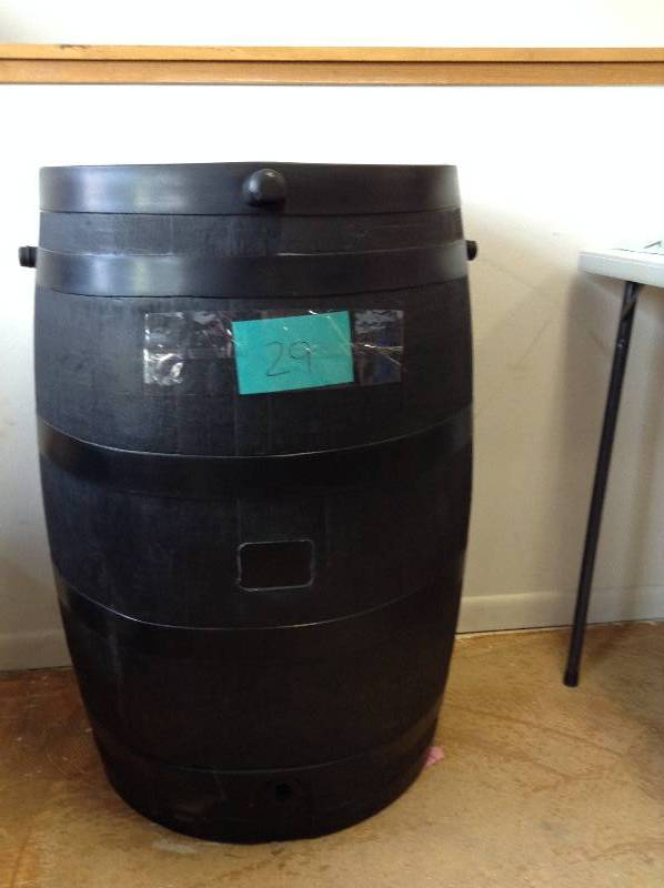 lot 29 image: Rain Barrel