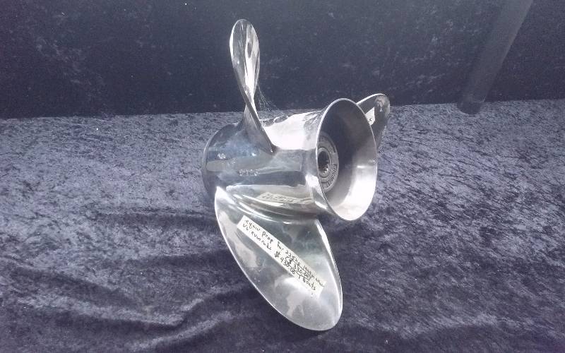 lot 1 image: Stainless Steel Propeller - Michigan Wheel 15x17RH, 3 Blade