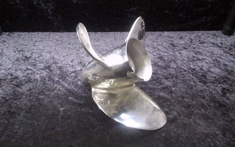 lot 3 image: Stainless Steel Propeller - Viper, 13 78 x 15, 3 Blade
