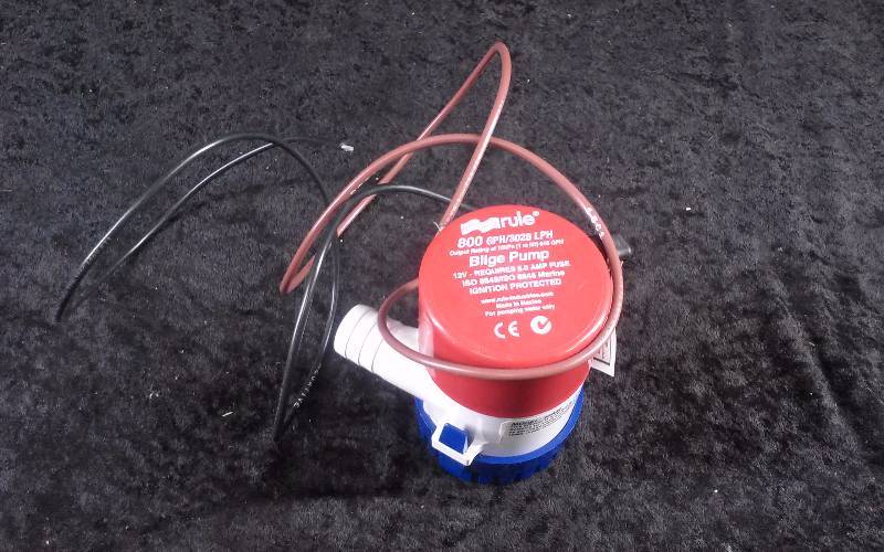 lot 53 image: Rule Bilge Pump, 800GPH, 12v, Model 20RM20RD2M