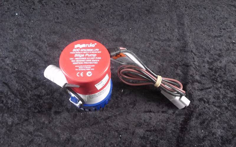 lot 54 image: Rule Bilge Pump, 800GPH, 12v, Model 20RM20RD2M