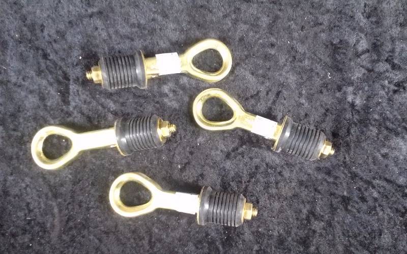 lot 93 image: Lot - (4) Moeller Bailer Plugs, Snaptite