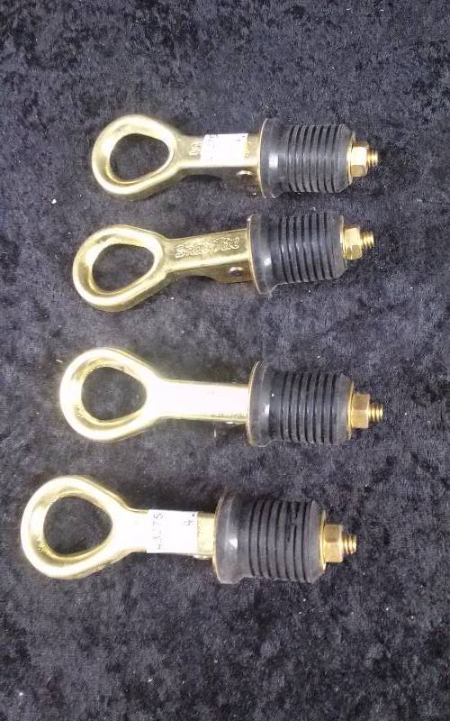 lot 98 image: Lot - (4) Moeller Bailer Plugs, Snaptite