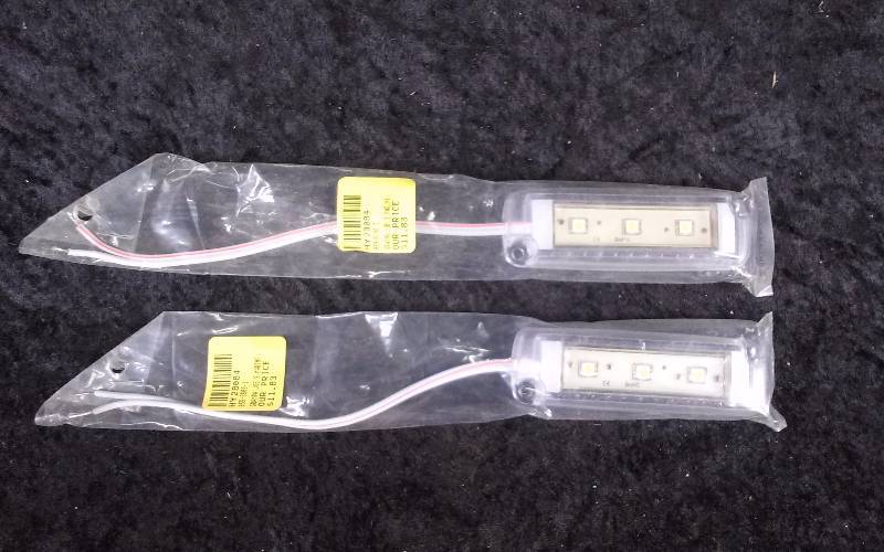 lot 153 image: Lot - (2) ILC Tri-Lite 4 x 1 RANGER Lights