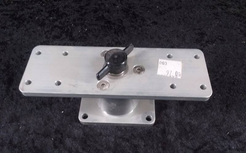 lot 397 image: Stabil-Mount, Short Fixed Electronics Mount